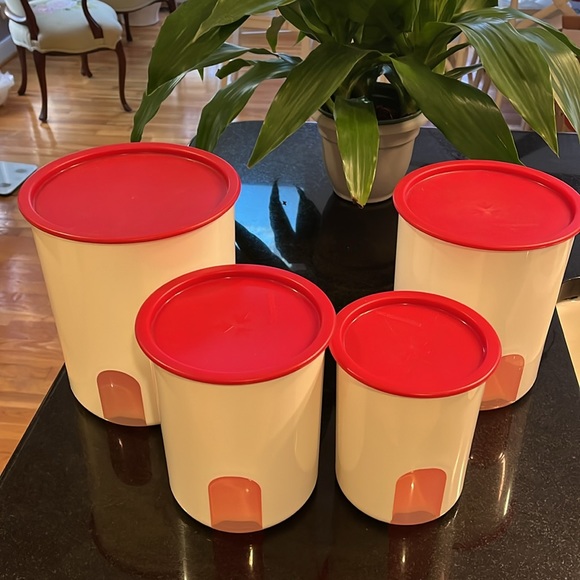 Tupperware Vintage One Touch - Set of 4 Nesting White Canisters - Red Li… - Picture 3 of 12
